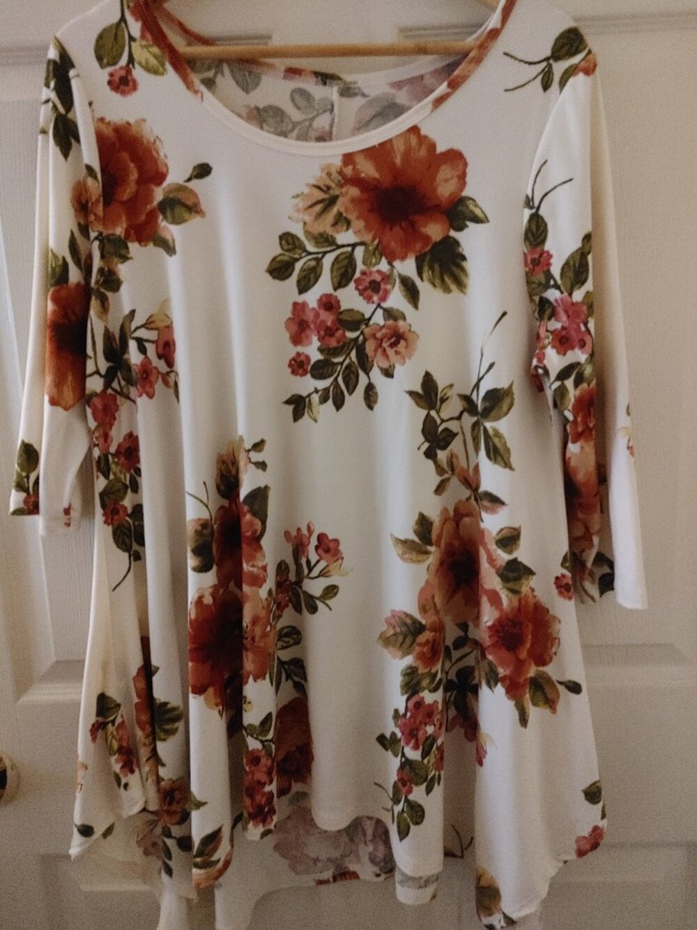 Beautiful Womens Flowered Tunic Shirt with 3/4 Sleeves - Picture 3 of 5